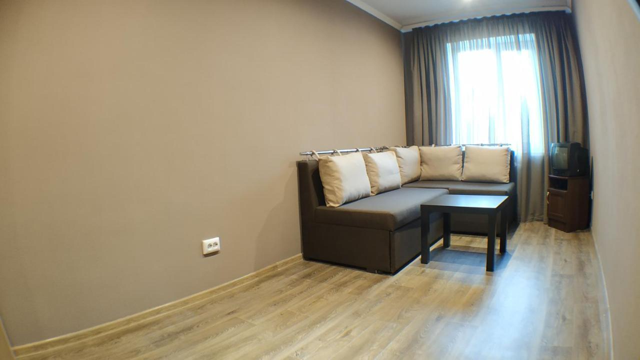 Двухкомнатный Люкс Центр Металлургов 19 Kr Apartments 크리보이 로그 외부 사진